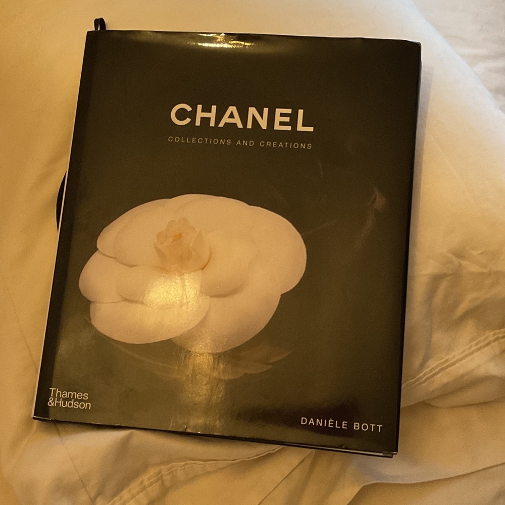 CHANEL Collections Black and White Book coffe table book